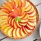 Custard taart met verse perziken