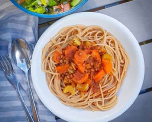 Simpele vegan recepten voor de camping pasta bolognese