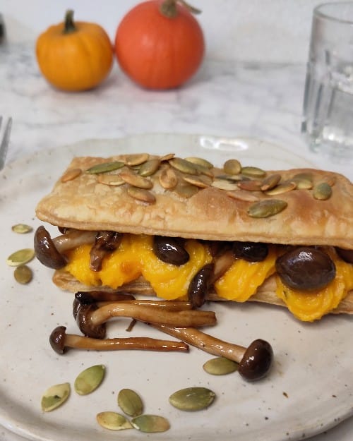 hartige tompouce met pompoen en beukenzwammetjes