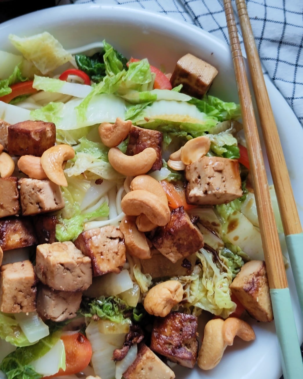 Noedels met Chinese kool en tofu