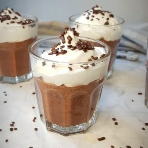 vegan en kidsproof kerstmenu: chocomousse