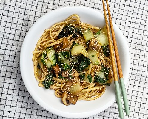 Hoisin noedels met champignons en paksoi
