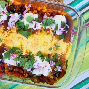 plantaardige enchilada's met gemengde bonen