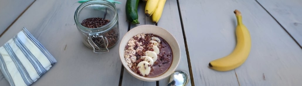 Recept: Chocolade smoothie bowl met banaan en courgette