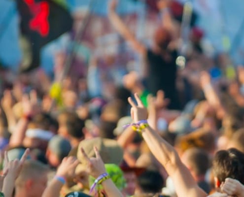 Tweedehands zomerspullen kopen: slimme tips voor vakantie en festivals